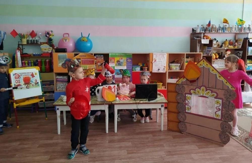 🚨 В рамках 30 апреля — Всероссийский урок ОБЖ в детском саду! 
Кто же это мчится на помощь? Конечно