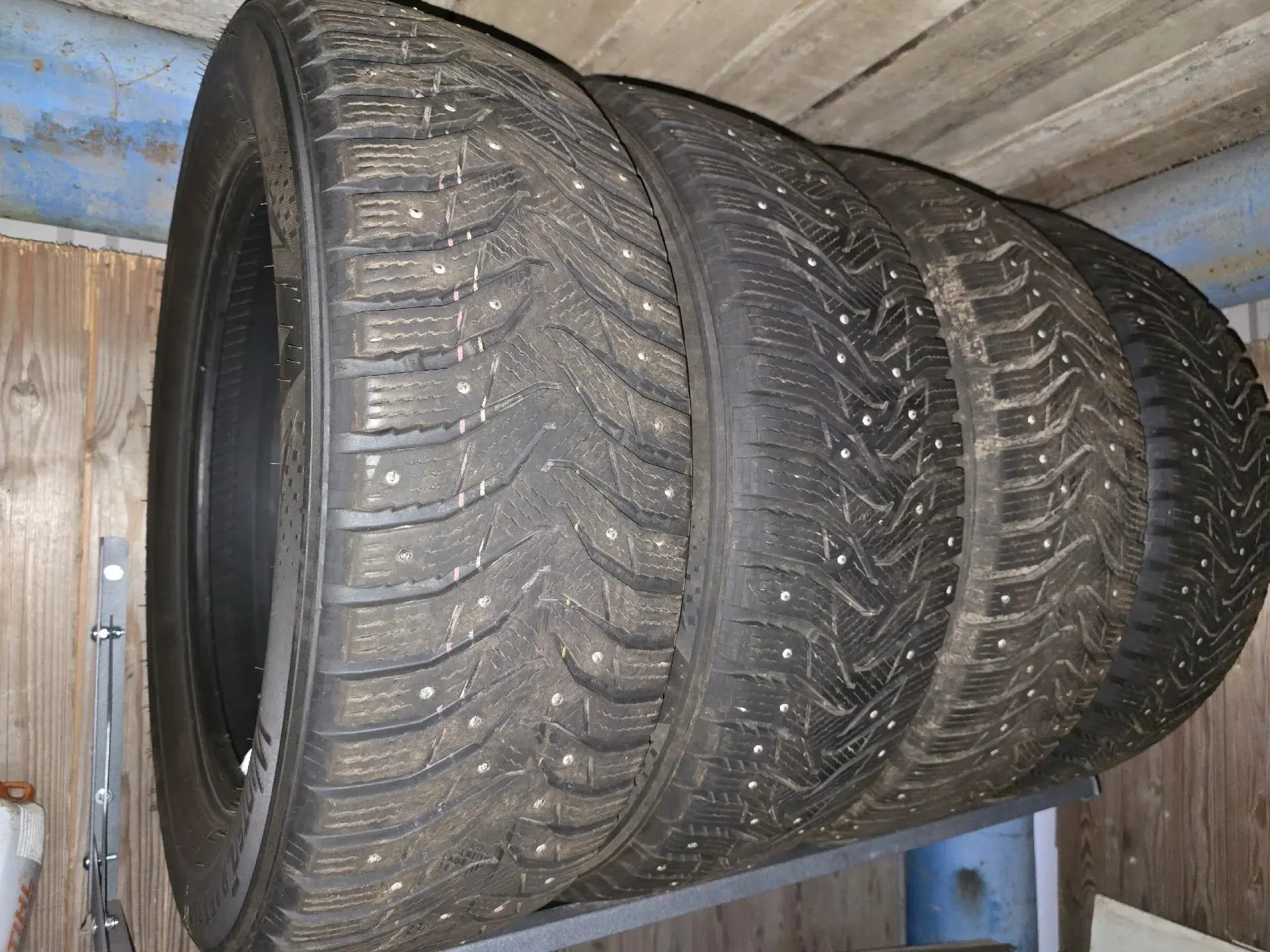 Продам зимнюю резину KUMHO WinterCraft SUV WS31, 225/60R18 104T. Всё шипы на месте. Сто...