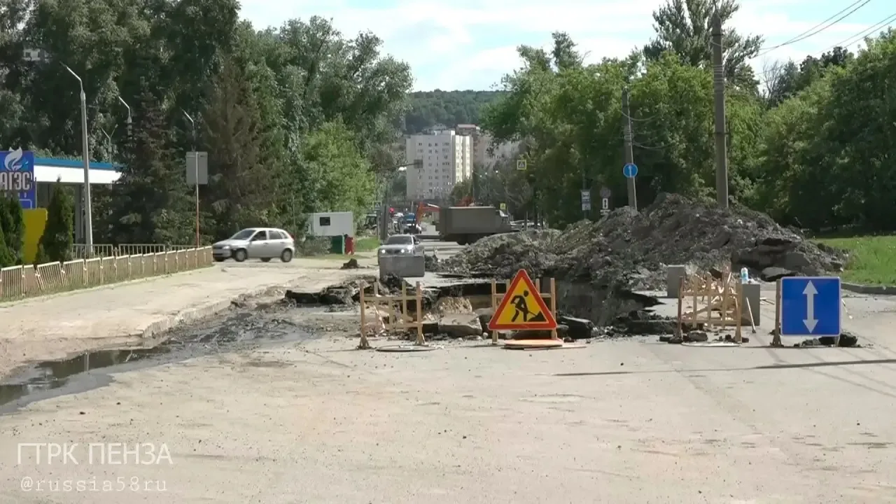 🔻Восстановление водопроводной сети на улице Лозицкой в Пензе вызывает неудобство у водителей. Переко