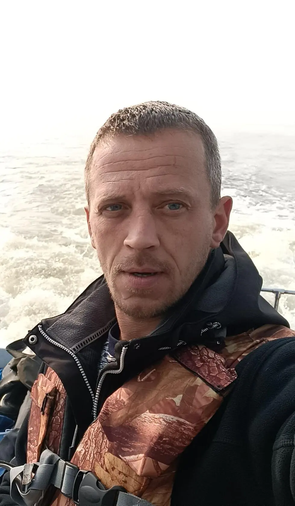 Имя : Андрей , Полный Возраст :39, живу Город Петропавловск Камчатский, работаю Монтажн...