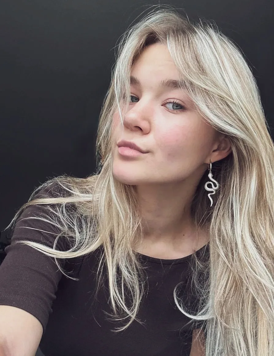 💫 Ученица медиакласса 11Б Ирина вошла в число 14 выпускников нашей школы, получивших с...