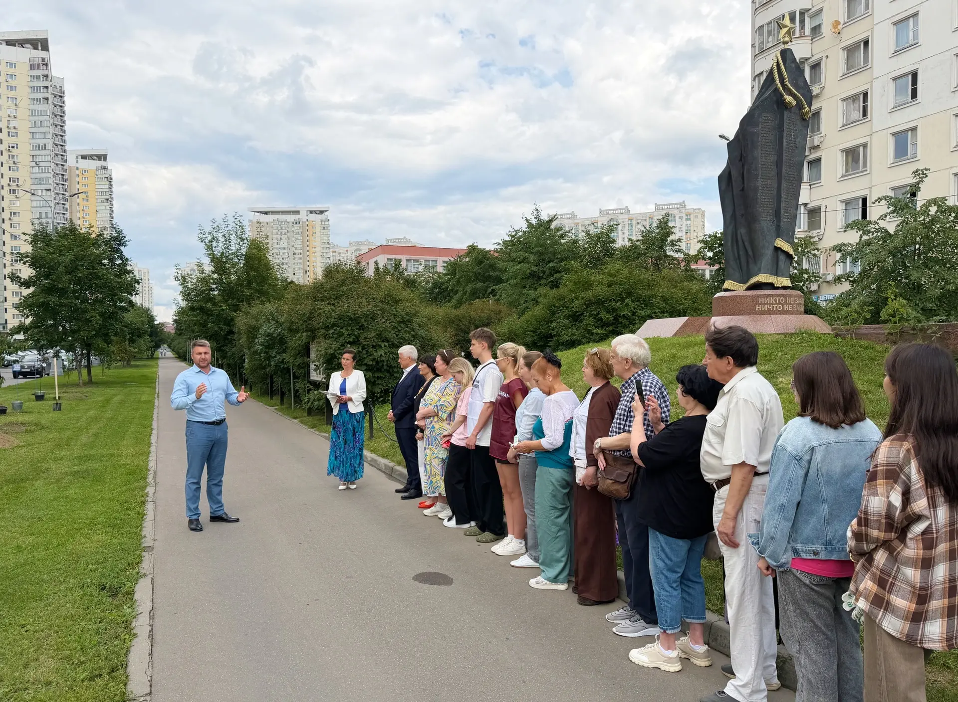 В Рязанском районе прошла патриотическая акция «Сакуры Славы: связь поколений»
 
Это часть ежегодной