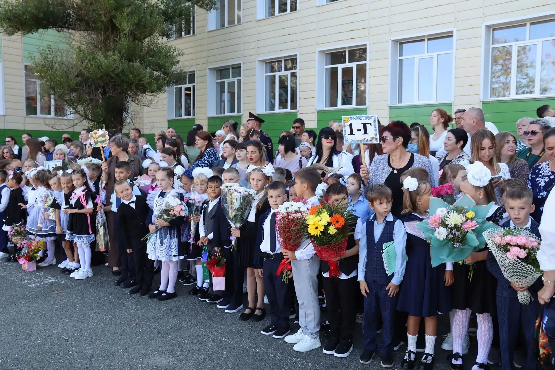 В Холмском округе для более трёх тысяч учеников прозвенел школьный звонок