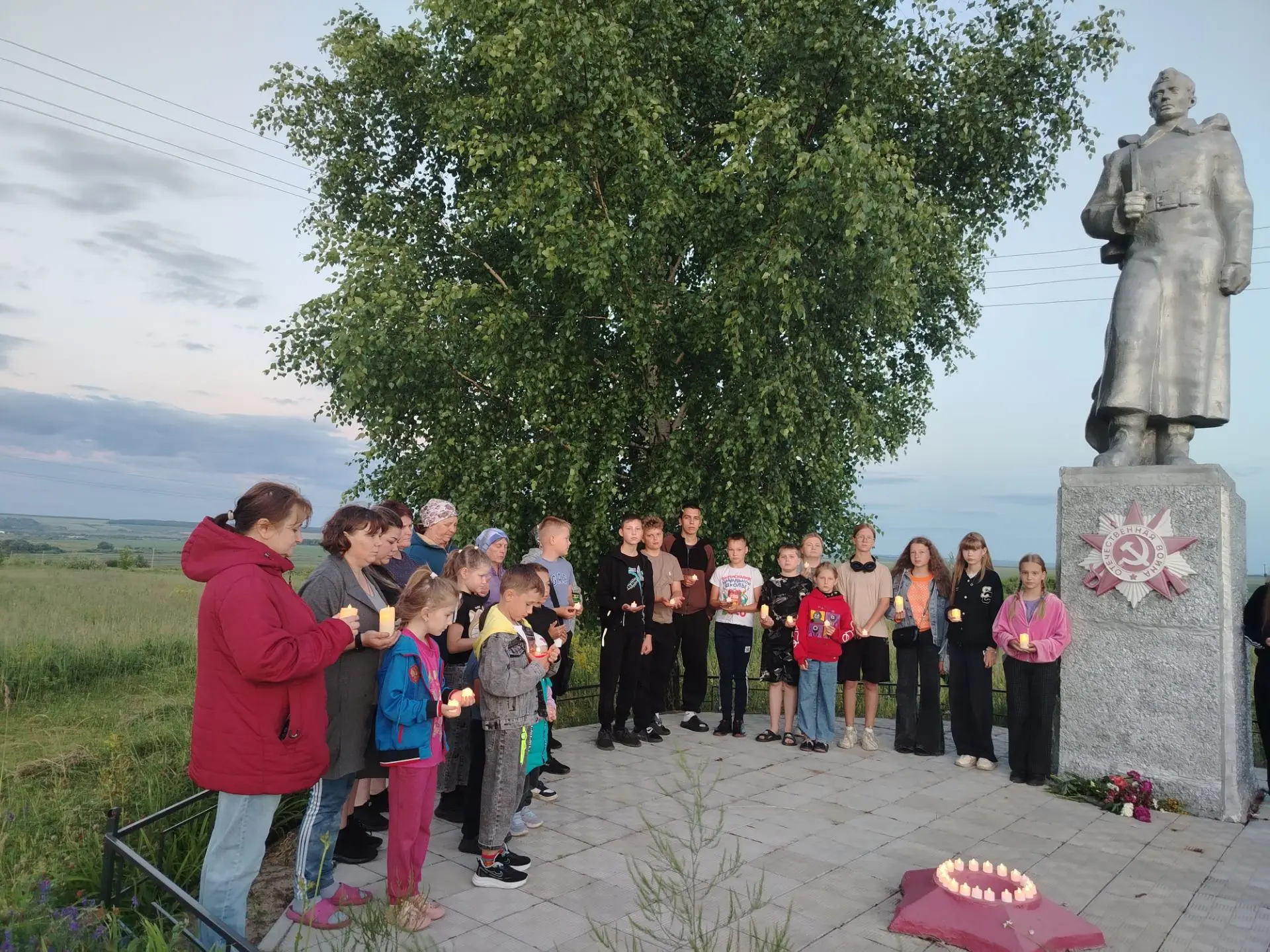 Мы скорбим по всем, кто ценой своей жизни выполнил святой долг, защищая в те суровые годы наше Отече