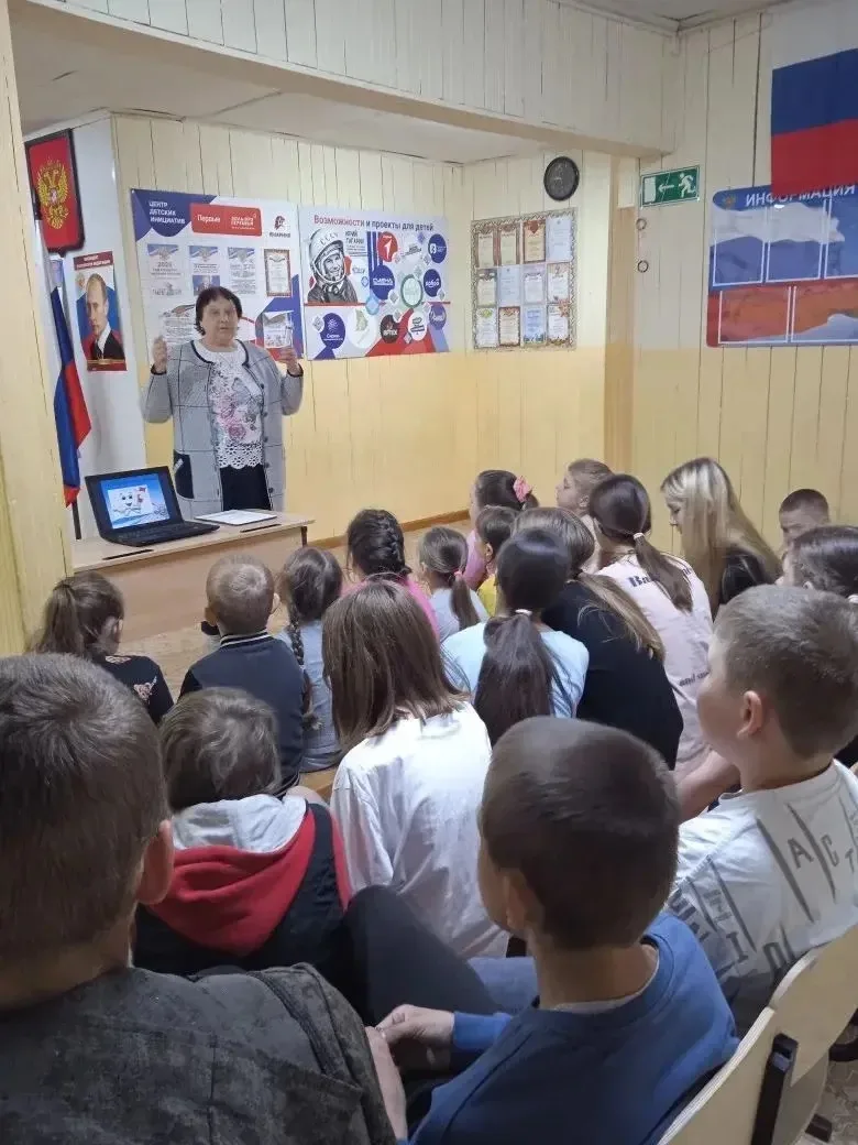 🌞Девятый день в лагере «Солнышко»

🌈Мир дружбы и добра

🏃‍♂️‍➡️День в лагере начали с утренней за