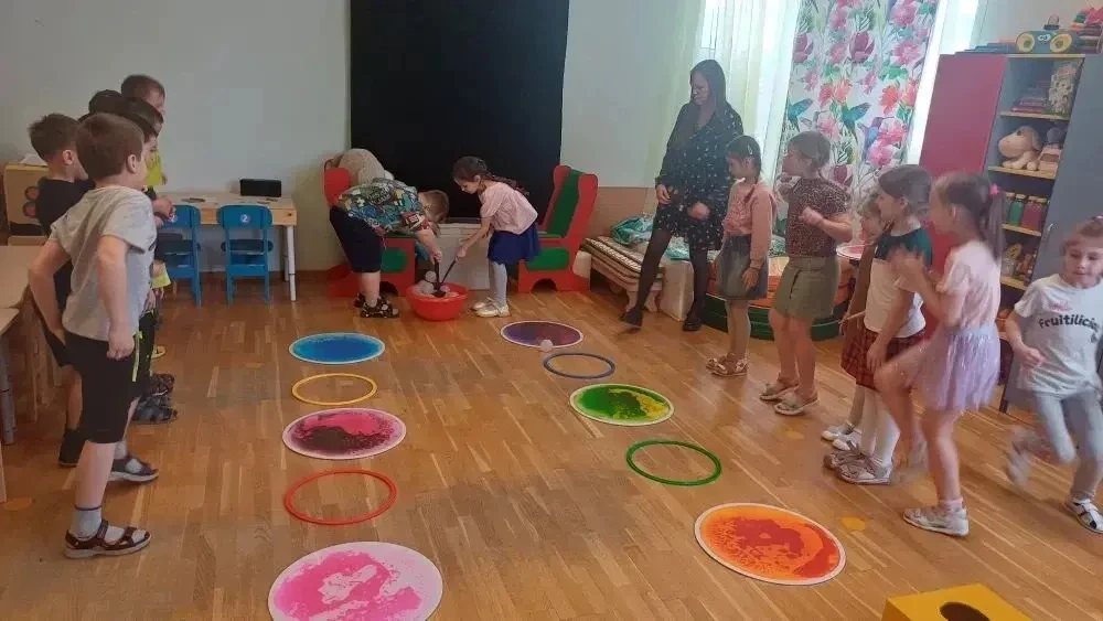 В рамках Недели космонавтики педагог-психолог и логопеды провели для детей с нарушениями речи совмес