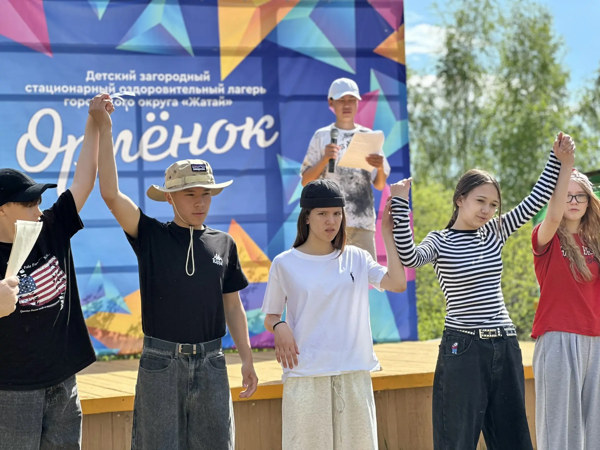 Всем привет от орлят! 👋🏻☀️

В лагере кипит работа — мы готовимся к торжественному открытию первой 