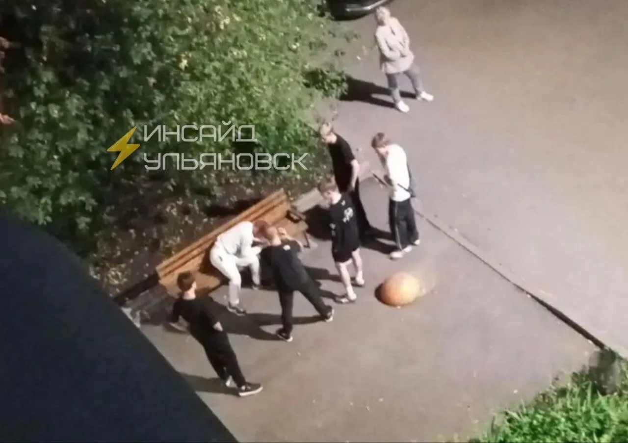🤬 Недалеко от дома 48 на Камышинской мужчина напал на пожилую даму. Прохожие успели ег...
