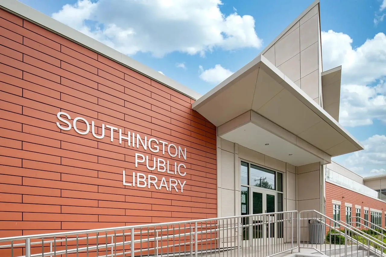 Southington Public Library – публичная библиотека в Саутингтоне (США), созданная как ги...