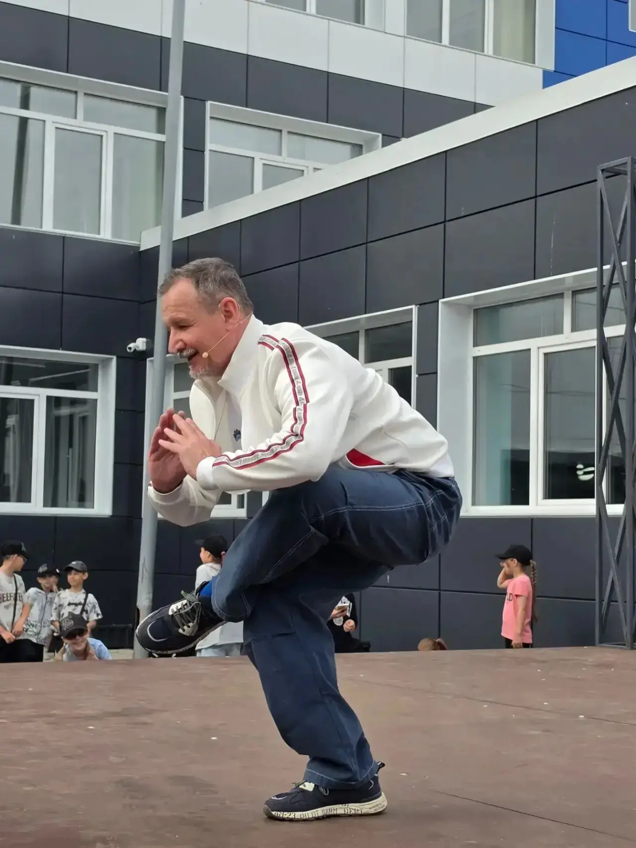 Звёздная зарядка с энергией космоса! ☄️

Сегодня наше утро было по-настоящему особенным! К нам присо