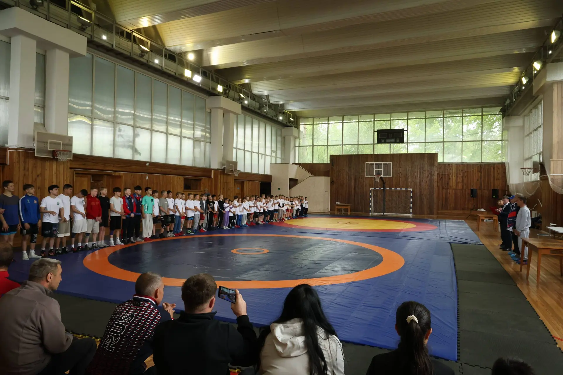 На фестивале вольной борьбы на Байкале прошёл «День с чемпионом» с Константином Хангало...