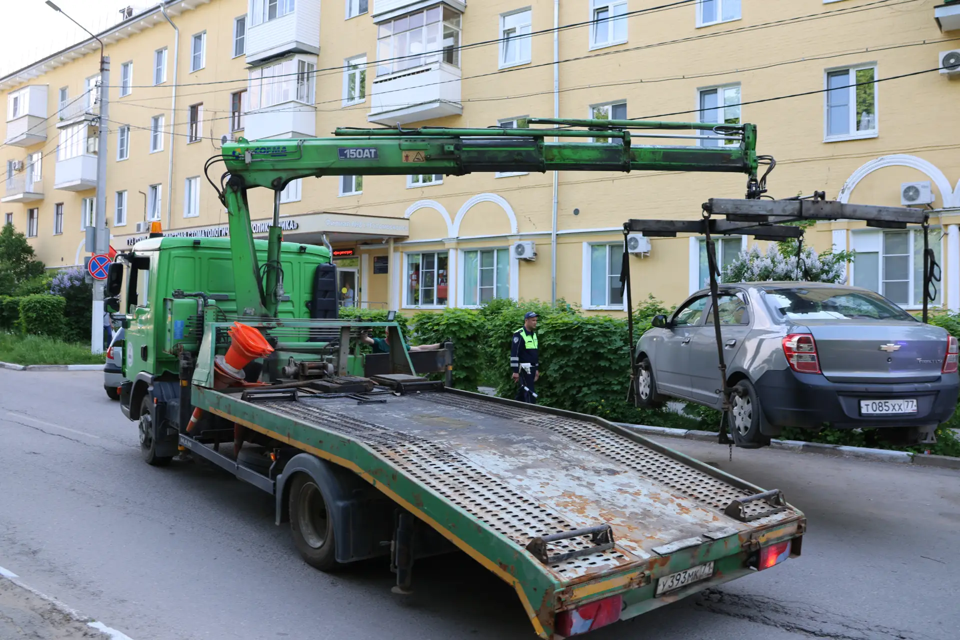 Обращайте внимание на знаки!  В Новомосковске продолжаются рейды по выявлению и эвакуации транспорта