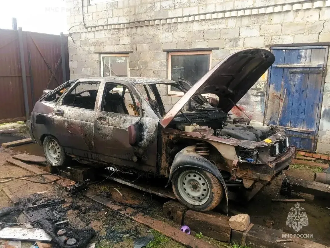 За сутки в Чувашии зарегистрирован 1 пожар  Огонь уничтожил автомобиль ВАЗ-2112 в одном из дворов де
