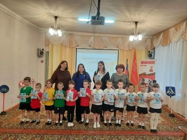 Викторина по правилам дорожного движения! Сегодня в старшей группе с воспитателем Анаст...