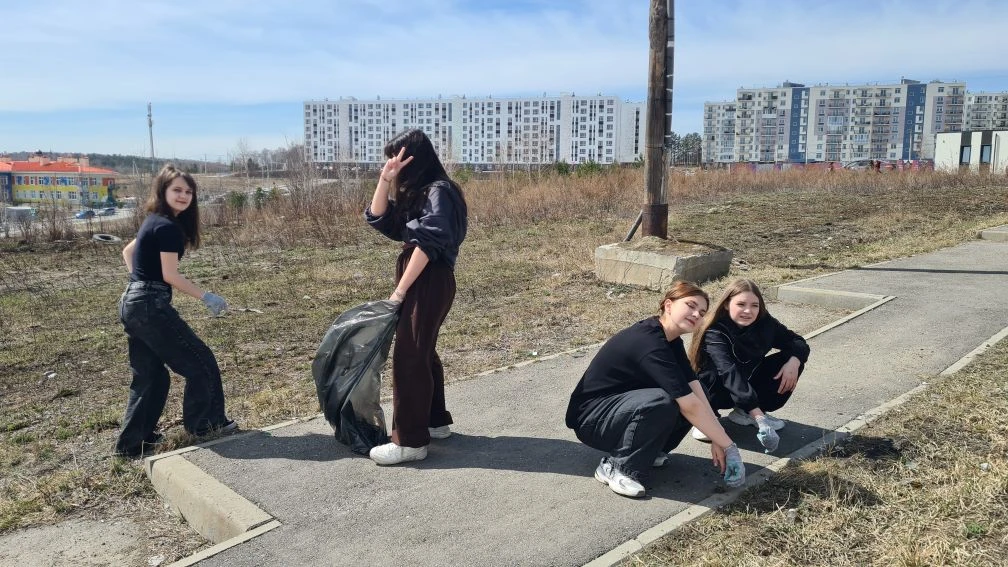 ⚘️Акция «Цветущий май»: школьное единство в действии🧹🗑 🧤  В рамках ежегодной экологической акции «Цв