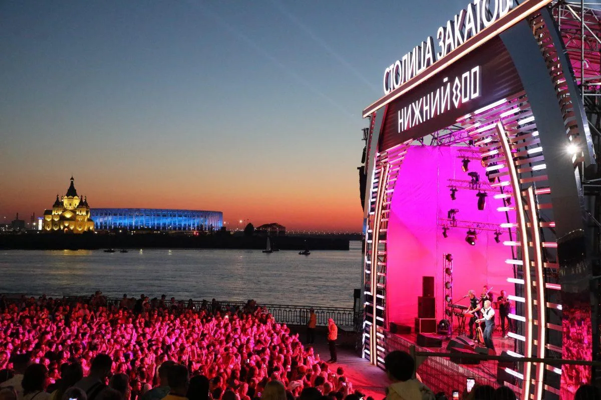 🌅 СТОЛИЦА ЗАКАТОВ — главное летнее событие Нижнего Новгорода! ✨

📅 До 30 августа

🎶 Живые концерт