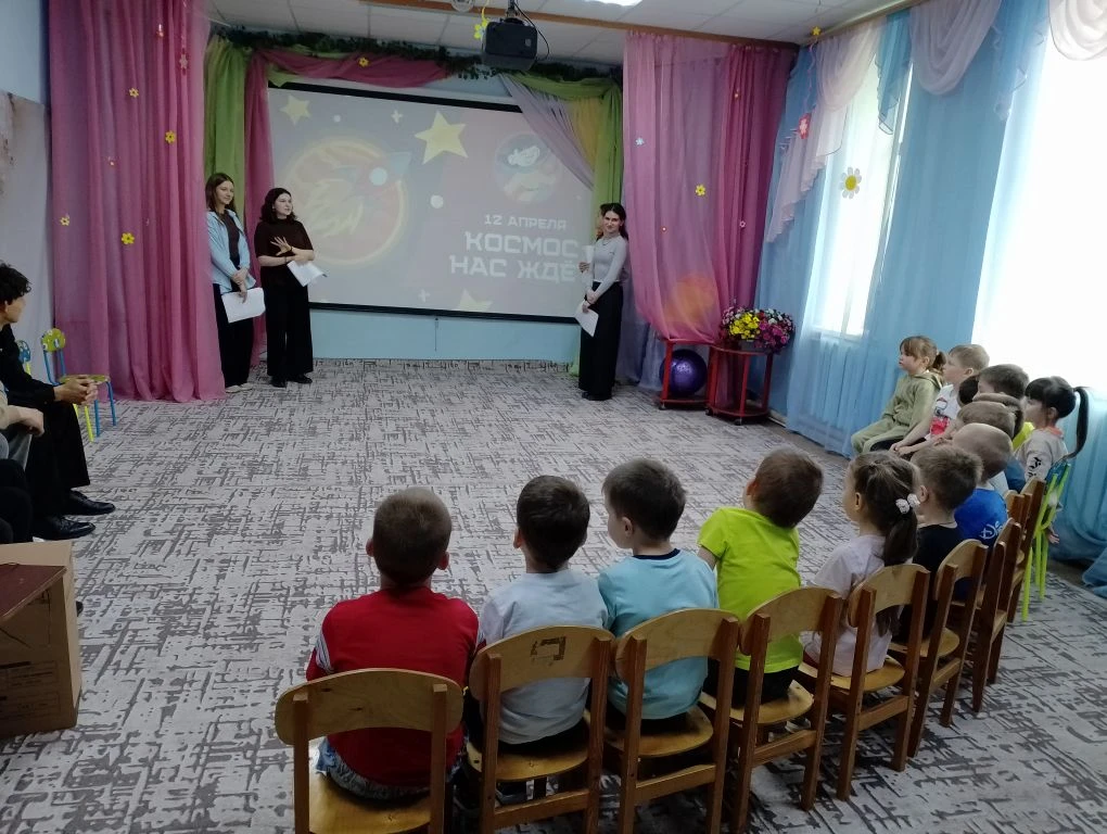 Школьники в гостях у дошколят!
