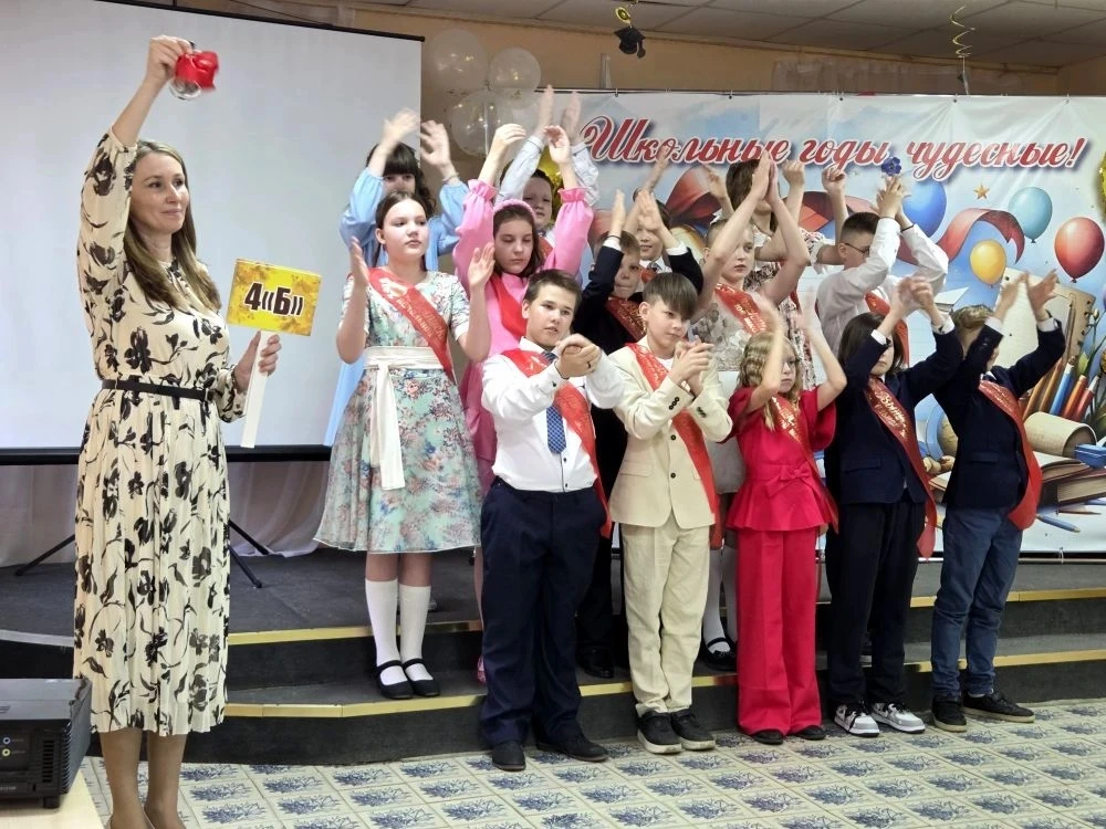 🎊 ВЫПУСКНОЙ ВЕЧЕР   🎉 21 мая во втором корпусе нашей школы прошёл трогательный праздник — выпускной 