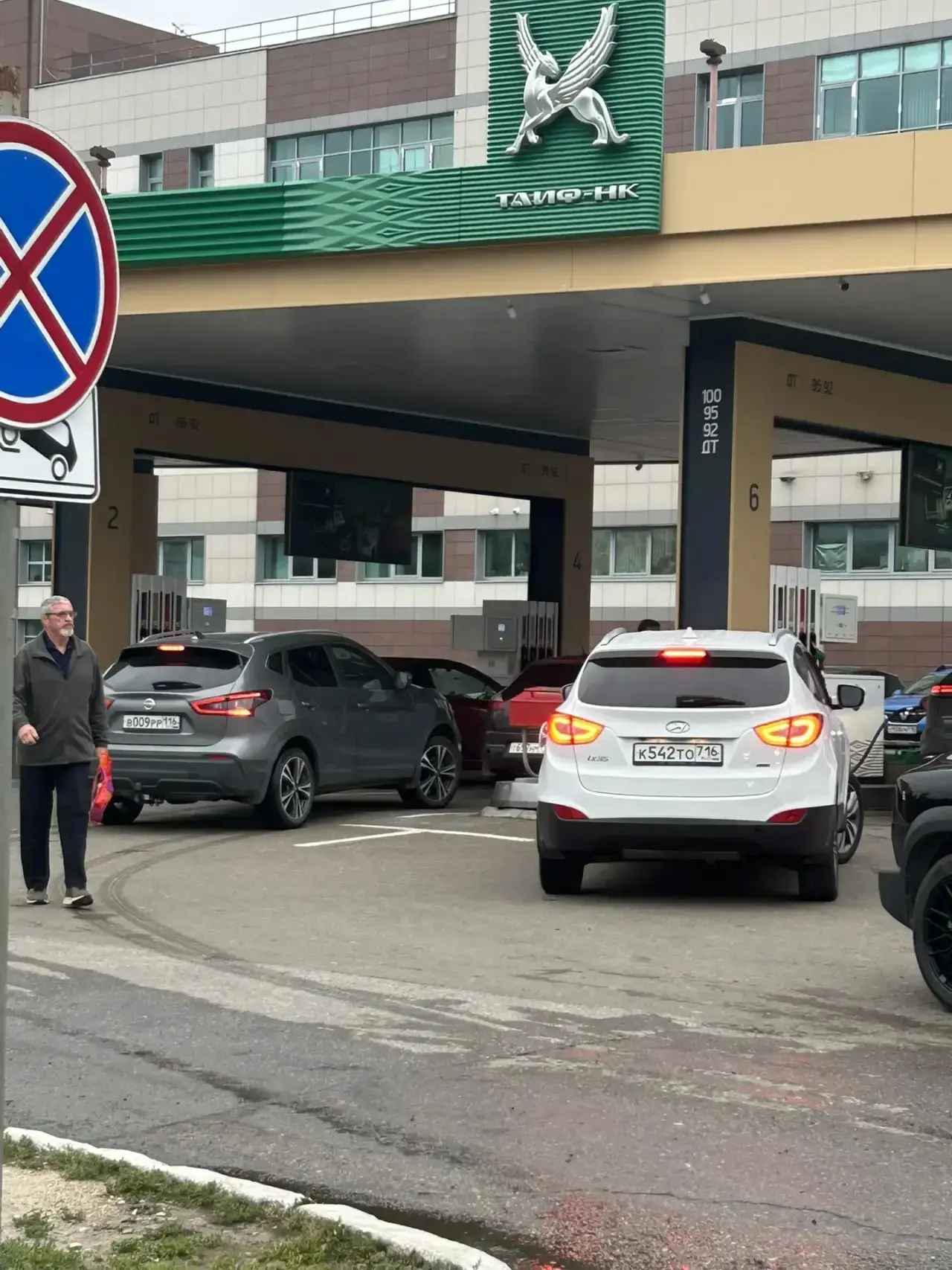 Также топливо есть на Салимжанова, 29.