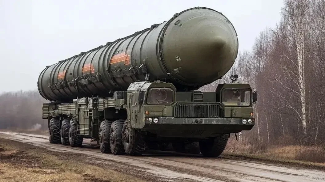 Россия готова задействовать весь свой арсенал, включая ядерное оружие, для защиты своей...
