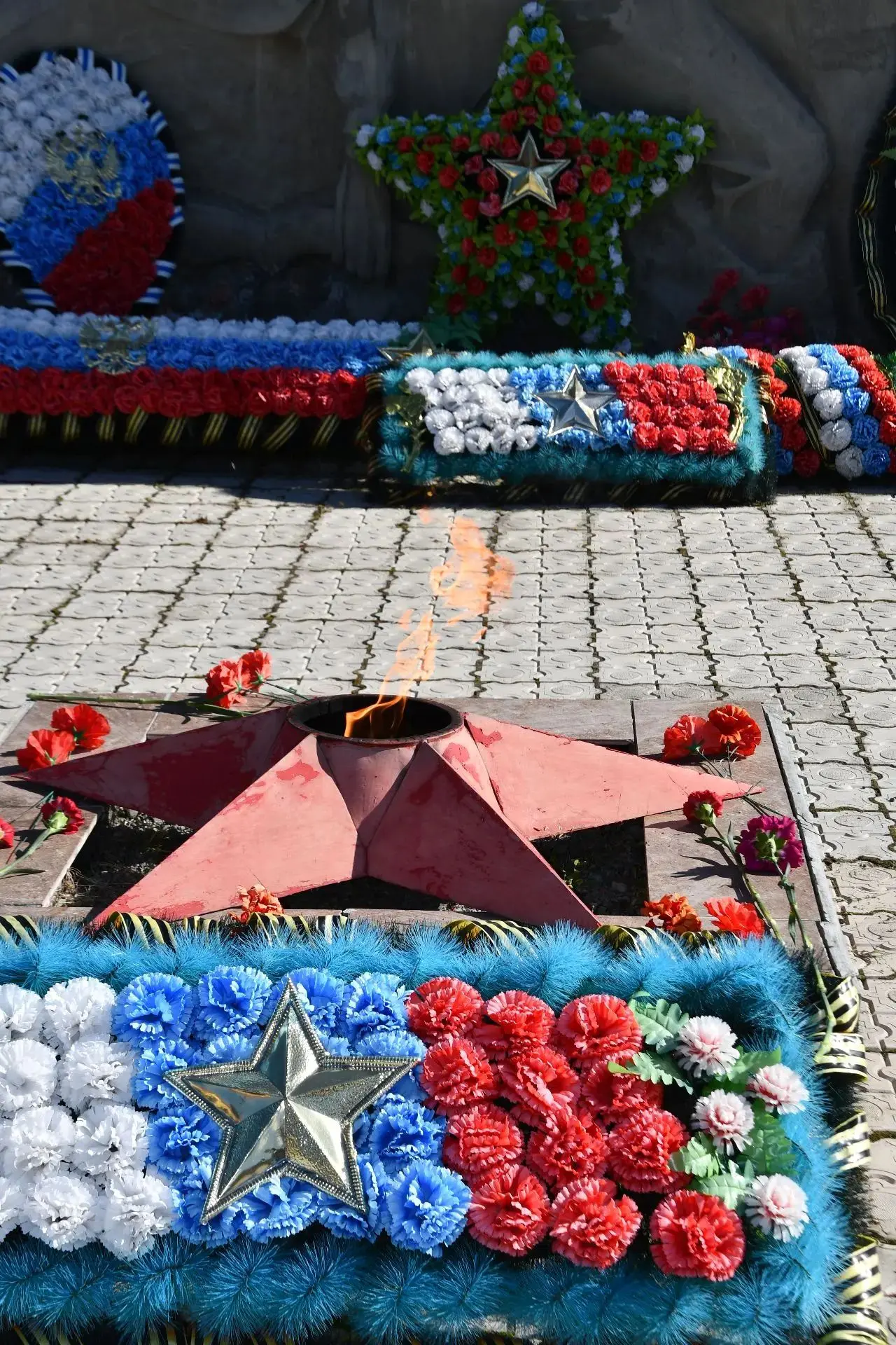 Сегодня на Мемориале Славы жители села собрались, чтобы почтить память тех, чьи жизни о...
