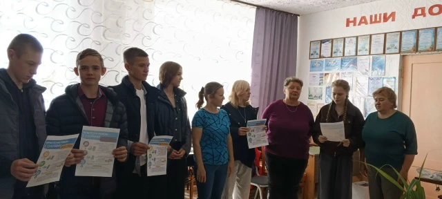Профилактика БДД: ученики Троицкой ООШ напомнили о важности ремня безопасности, посетив...