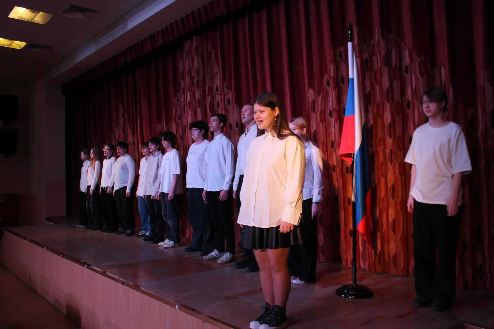 🇷🇺 10 марта, в начале новой учебной недели, церемонию поднятия флага и исполнения гимна Российской Ф