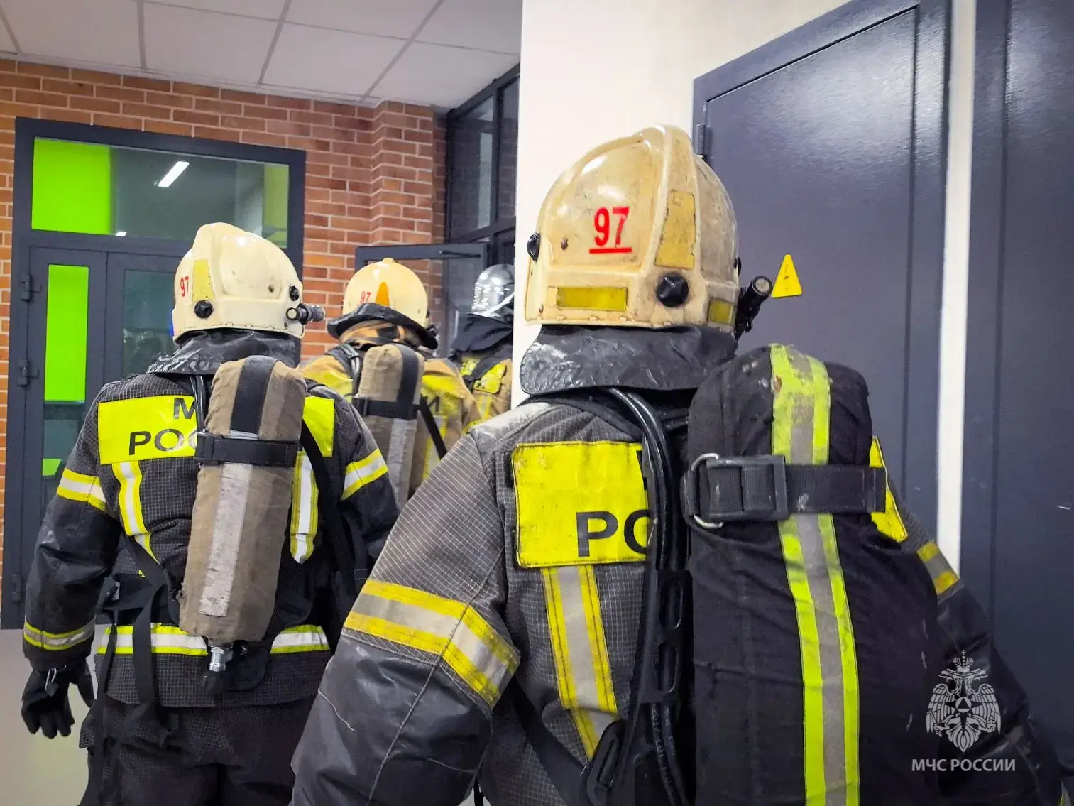 🧯🚒Пожарно-тактическое занятие с эвакуацией в МАОУ СОШ №300 «Перспектива»  Сотрудники 1 пожарно-спаса