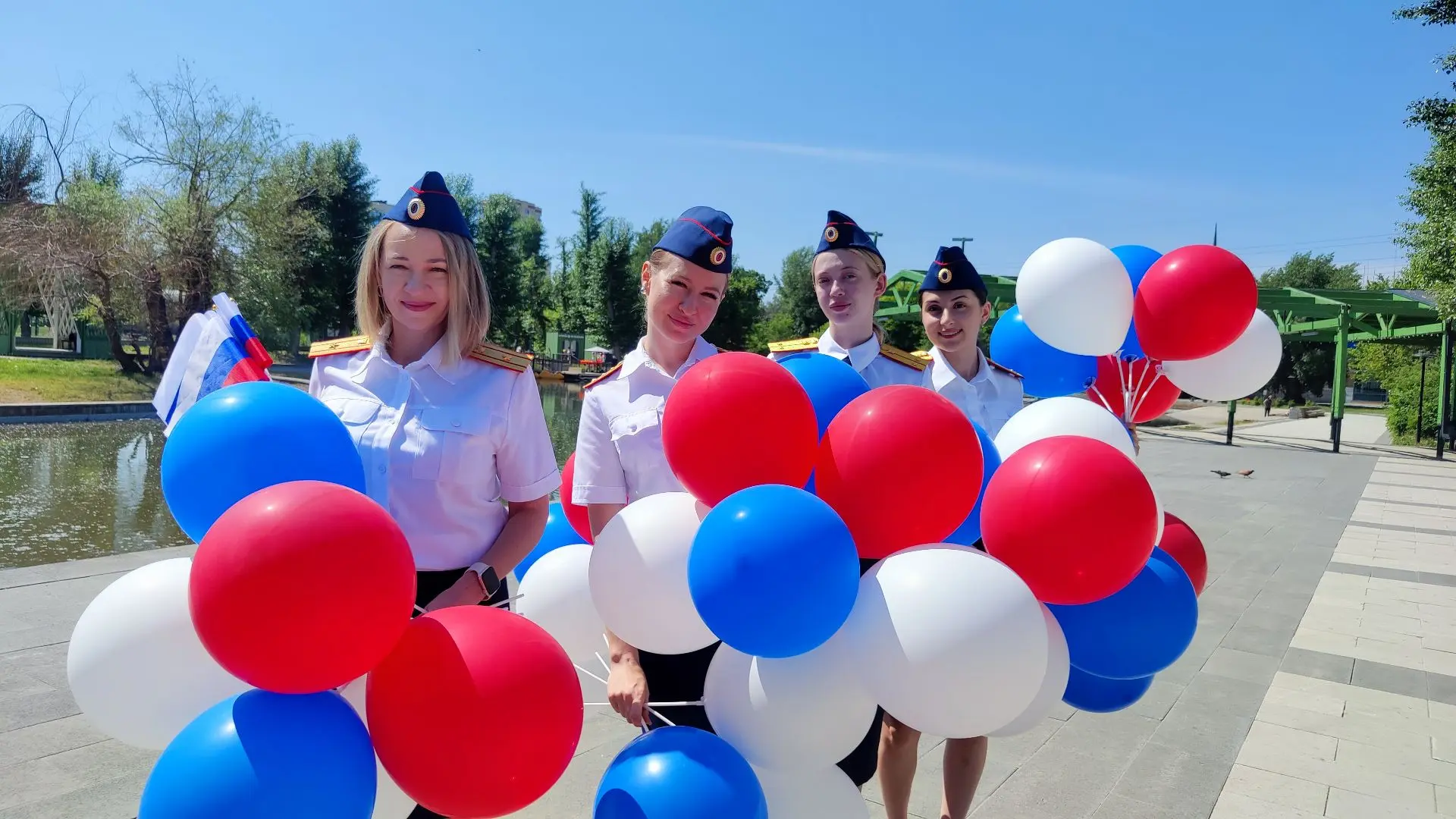 🇷🇺 Сотрудники следственного управления СК России по Алтайскому краю провели патриотическую акцию, 
