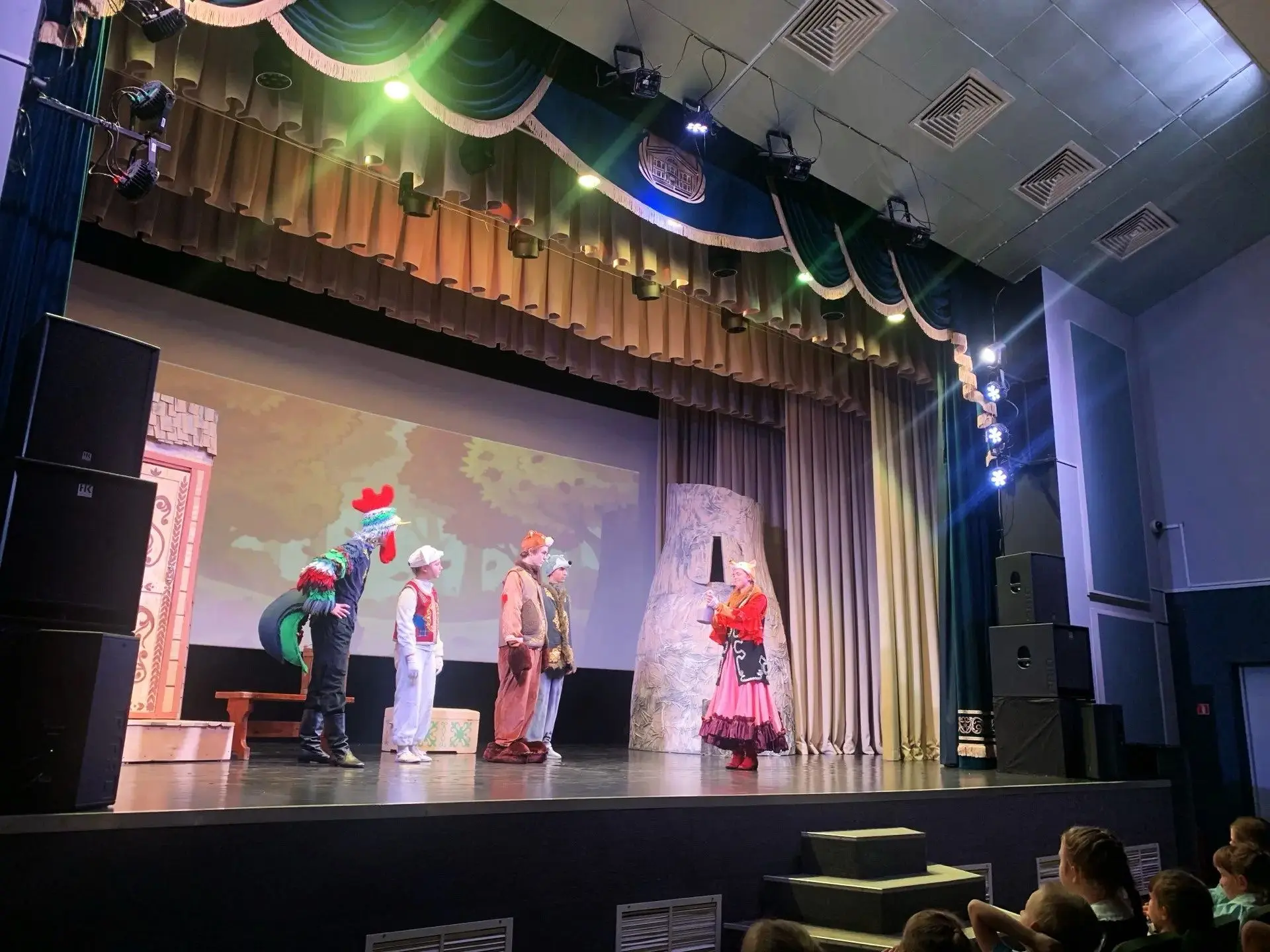 🎭 25 сентября обучающиеся 1-4 классов гимназии посмотрели спектакль «Сказок России вол...