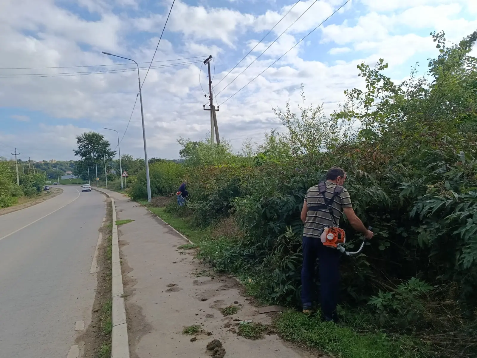 Работники МБУ «Благоустройство села Касумкент» при АСП «сельсовет Касумкентский» продол...