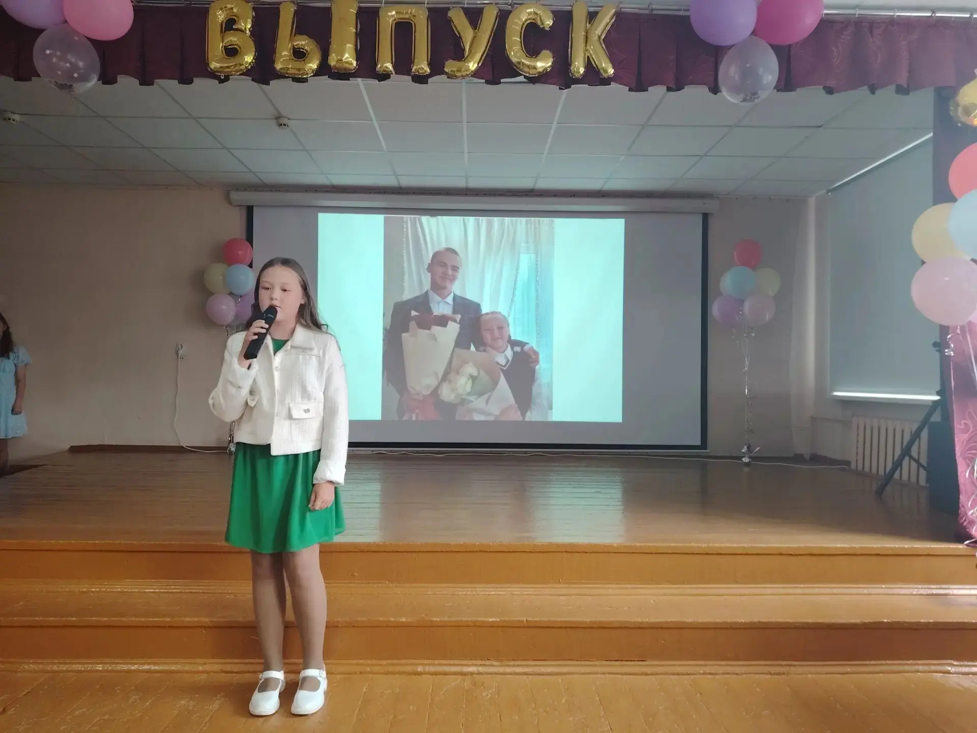 ✨Выпускной✨
27 июня в нашей школе царила особенная, немного грустная и невероятно торжественная атмо