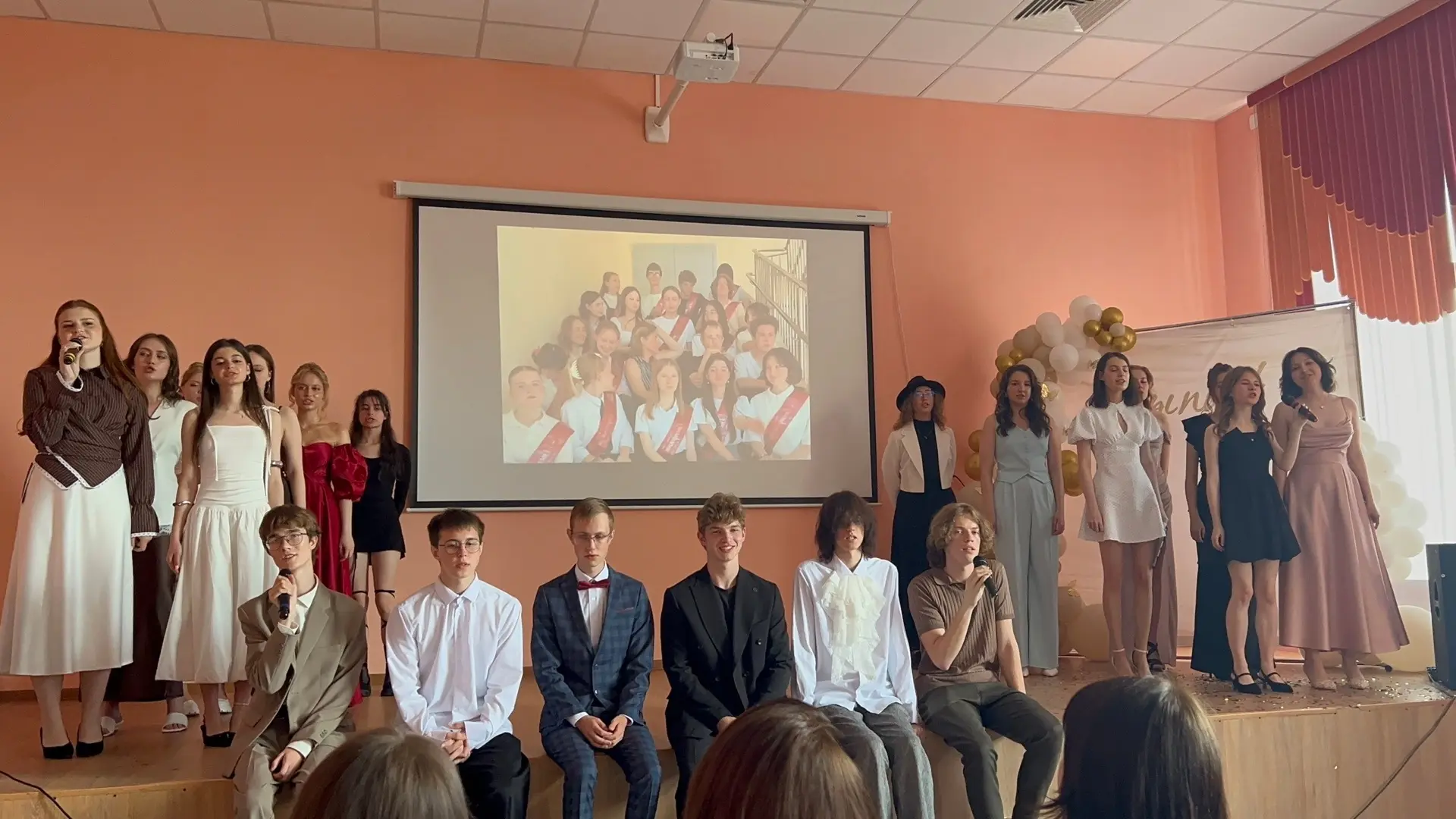🎉 Выпускной‑2026: прощай, школа, здравствуй, будущее! 🎉

27 июня мы с гордостью проводили в большу