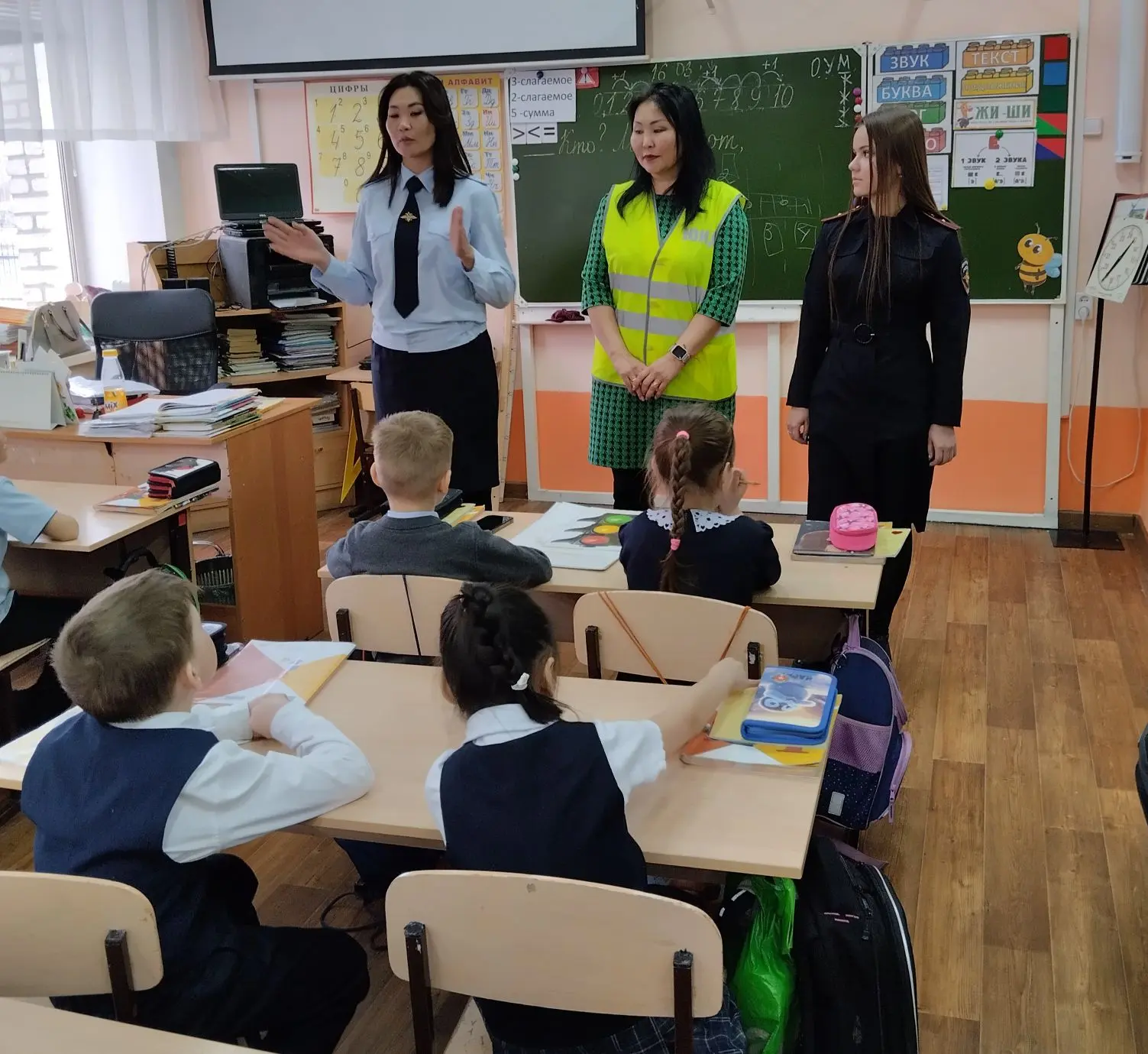 Занятия по правилам дорожного движения для лицеистов.  👮‍♀️Педагоги ДЮЦ "Безопасное детство" совмест