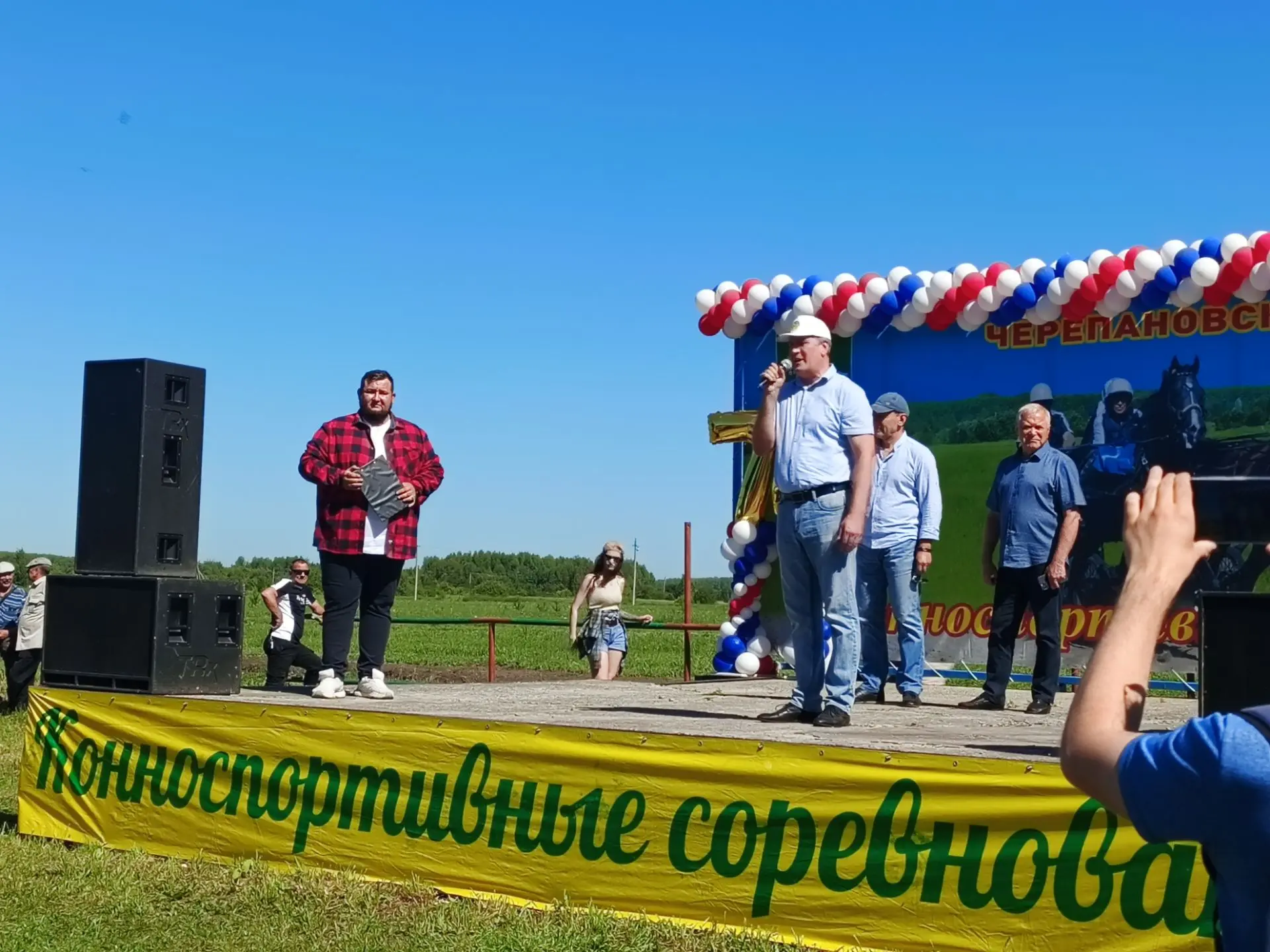 🏇 Прошедшие выходные наши сотрудники не сидели дома, а отправились на 72-е конноспортивные соревнов