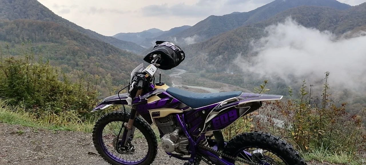 🚨УКРАЛИ!🚨
Украли мотоцикл MOTOLAND XT 250 HS, момент попал под камеру, некий человек в чёрной бала