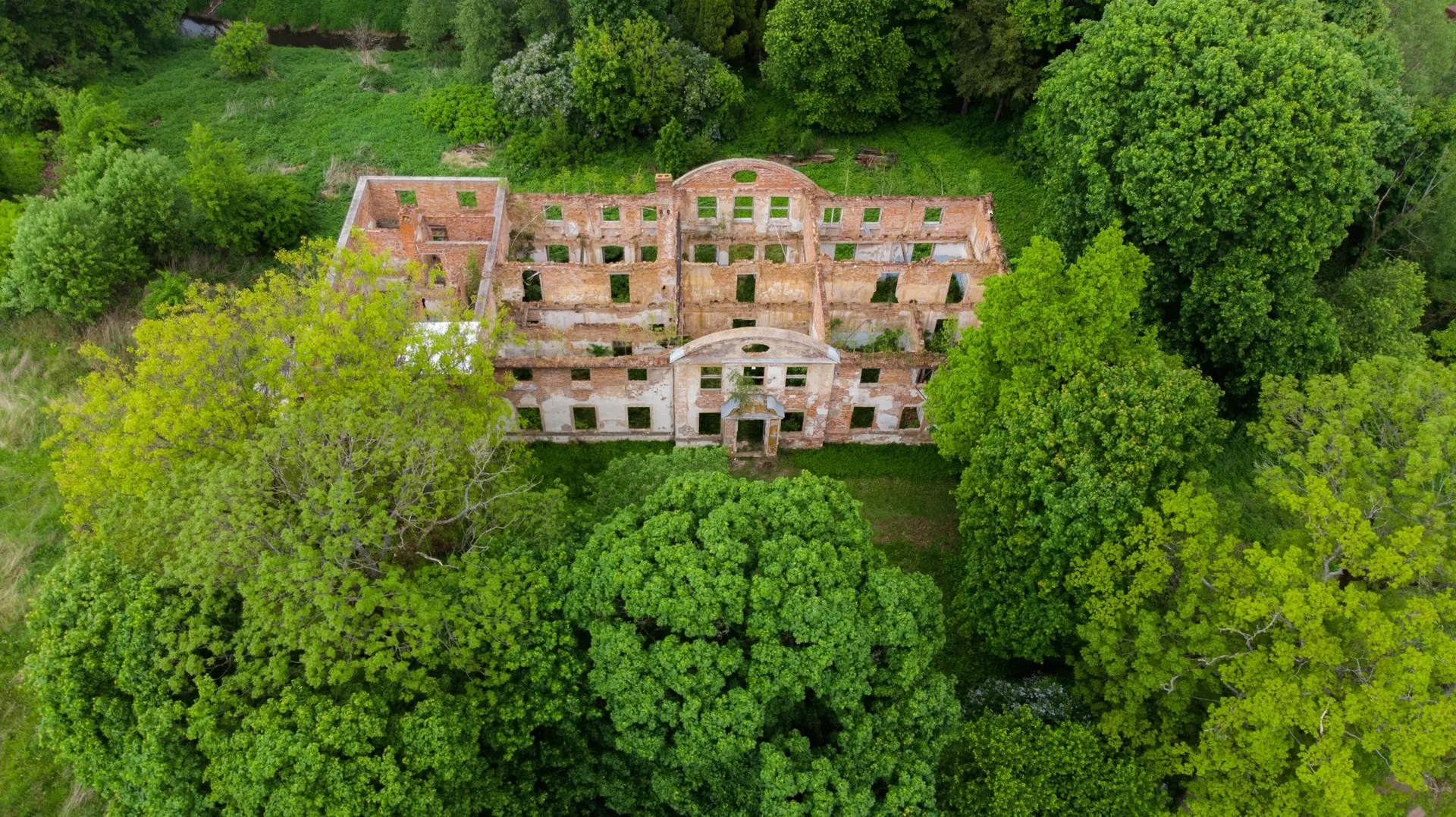 🏚 Усадьба семьи фон Гутцайт: мистика «Великих зарослей» 🌿