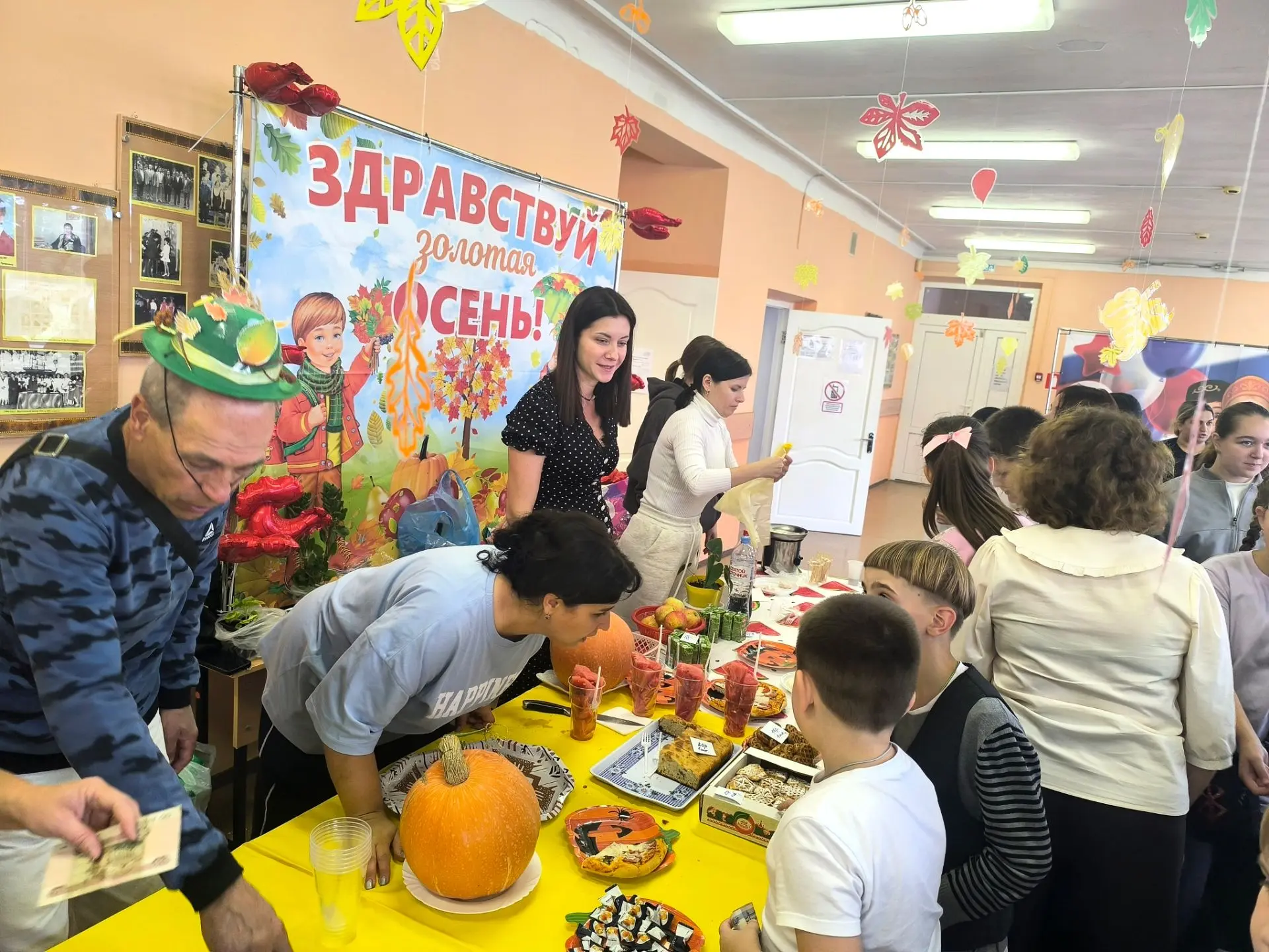 ⚡ В преддверии Дня пожилого человека в МБОУ "СОШ №2" г. Поворино состоялась осенняя бла...
