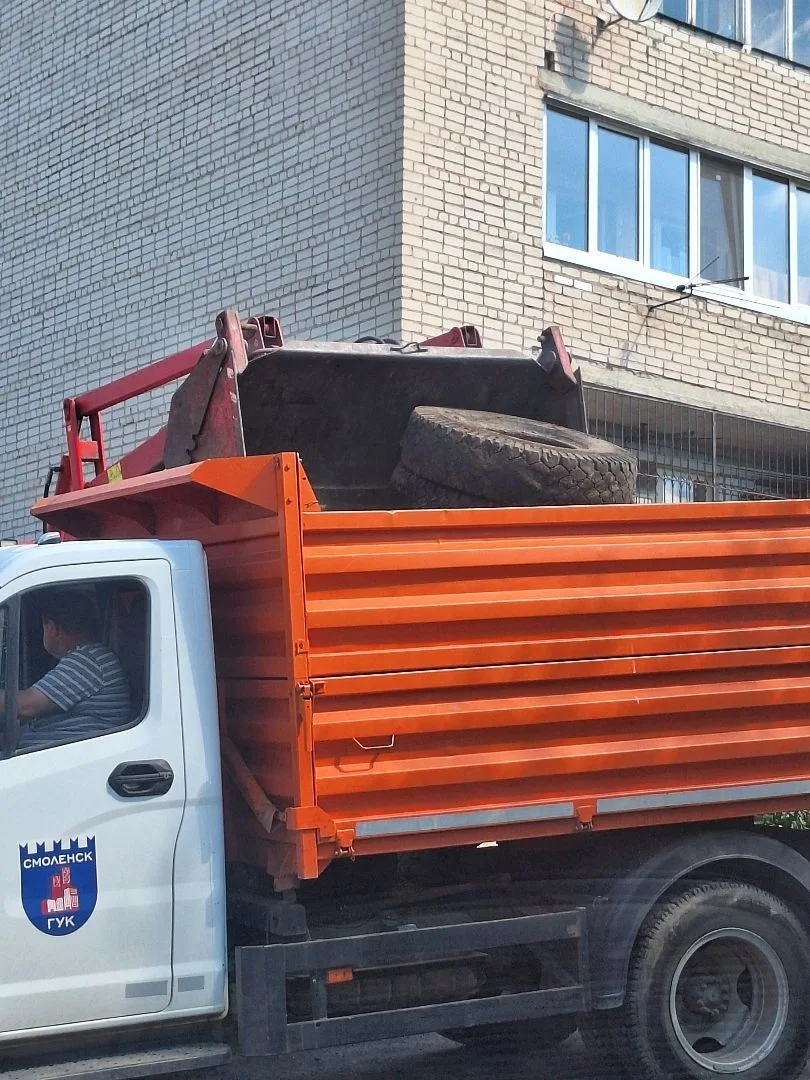 🛑 Продолжаем рейд по шинам🚛 
 
Старые покрышки во дворах — это не декор, а реальная угроза, поэтом
