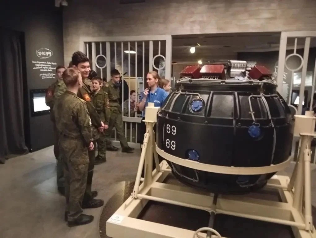 🌟Кадеты нашей школы в рамках  проекта "День кадет на ВДНХ" посетили уникальный музей "Атом".  🦠Ребят