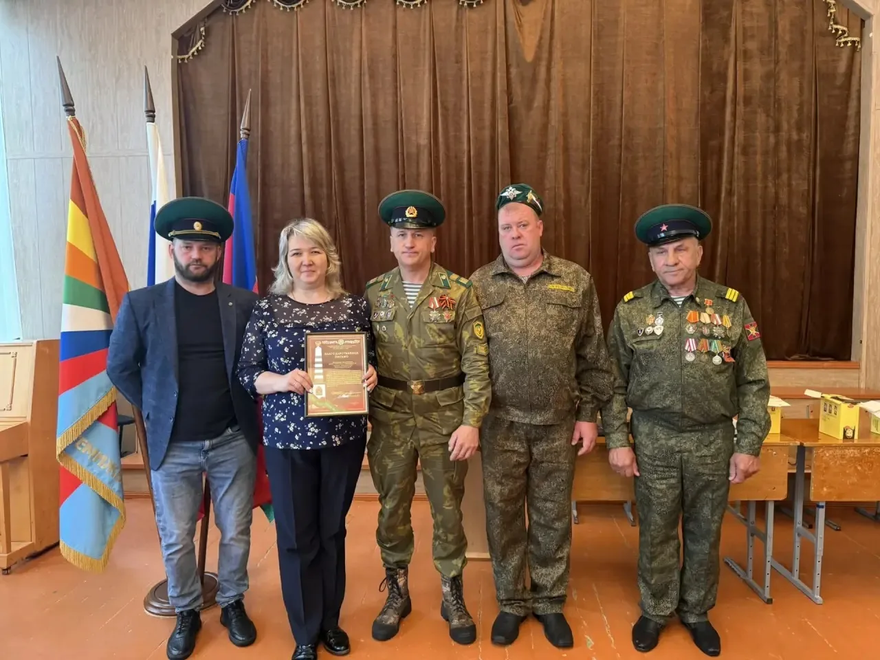 Пограничники Ставропольского края поздравили учеников МБОУ СОШ №18 с Днём защиты детей!...