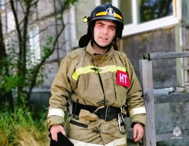 В свой выходной начальник караула МЧС Евгений Генчу гулял по Муравленко и стал очевидце...