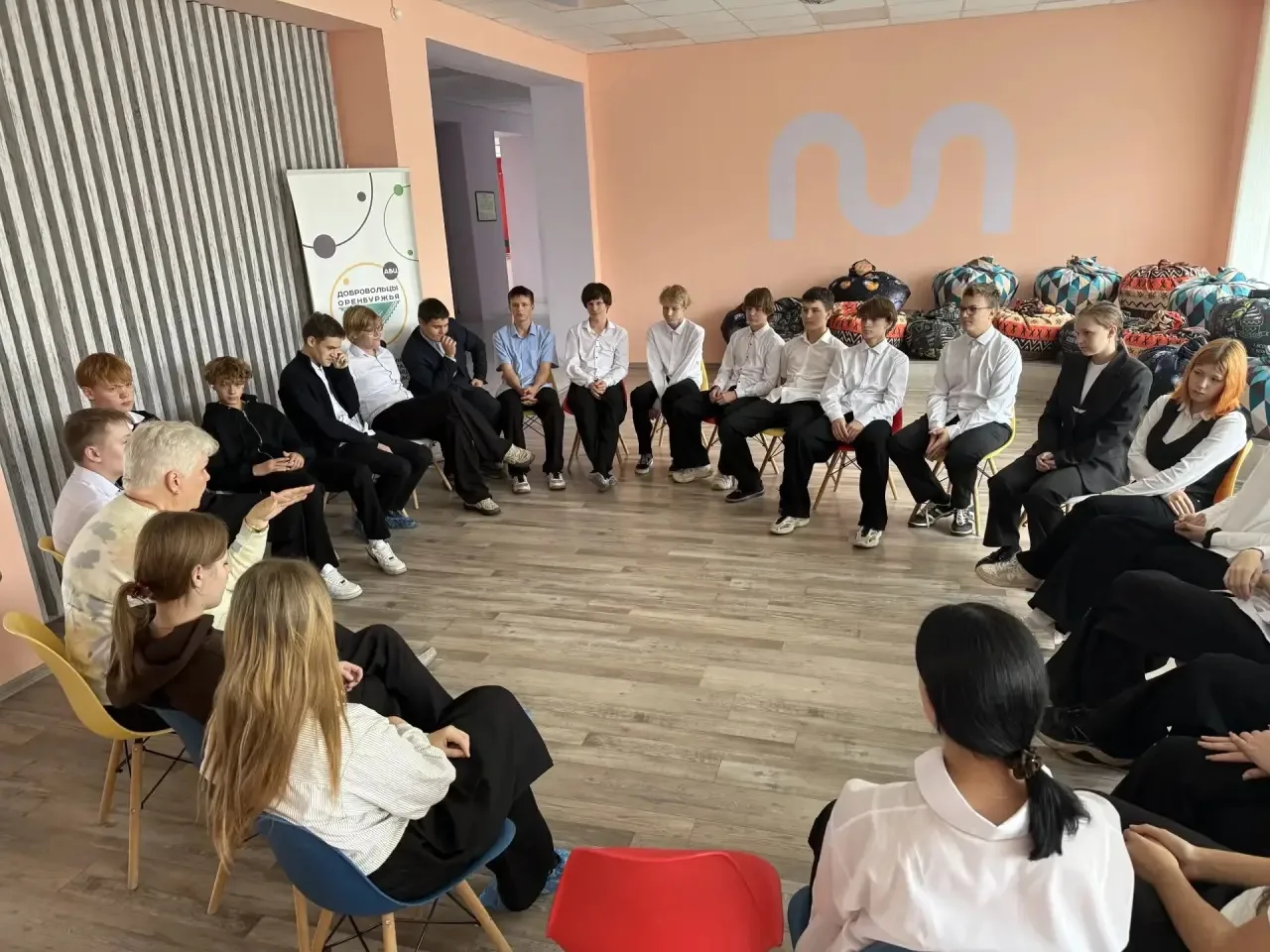🍏 Сегодня в нашем молодёжном центре было по-настоящему оживленно. Мы провели открытый ...