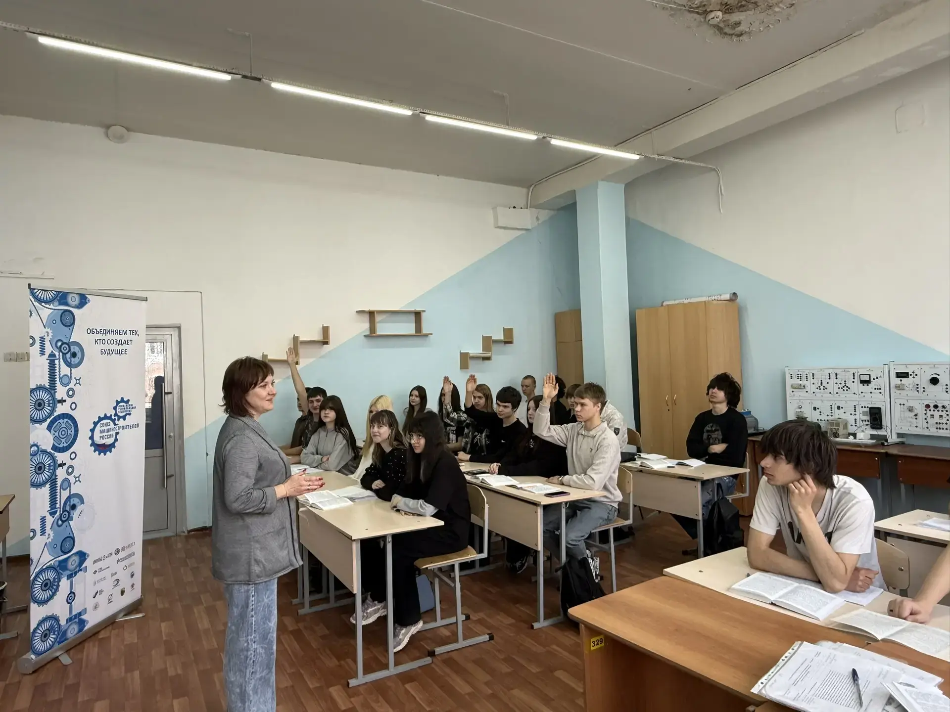 Рабочий - класс! ‼  В ИТ-колледже под руководством опытного педагога-предметника прошёл образователь