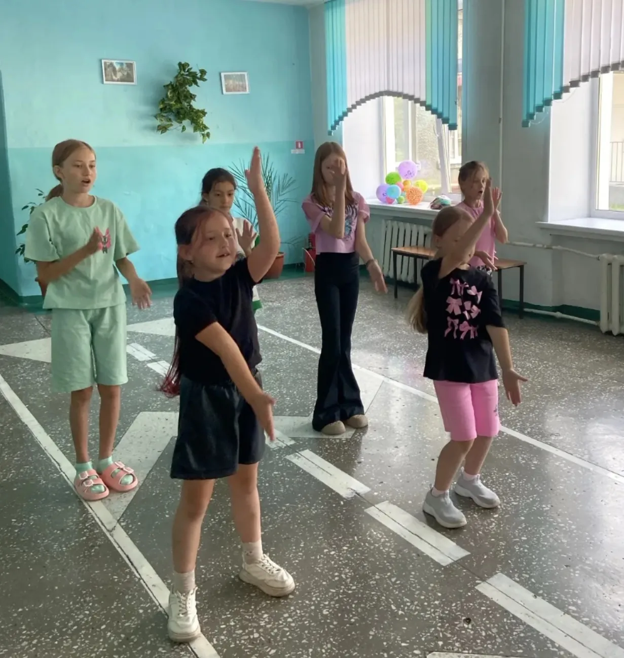 Сегодня мы закрываем наш  оздоровительный сезон в школьном лагере! 

За это время многие ребята смог