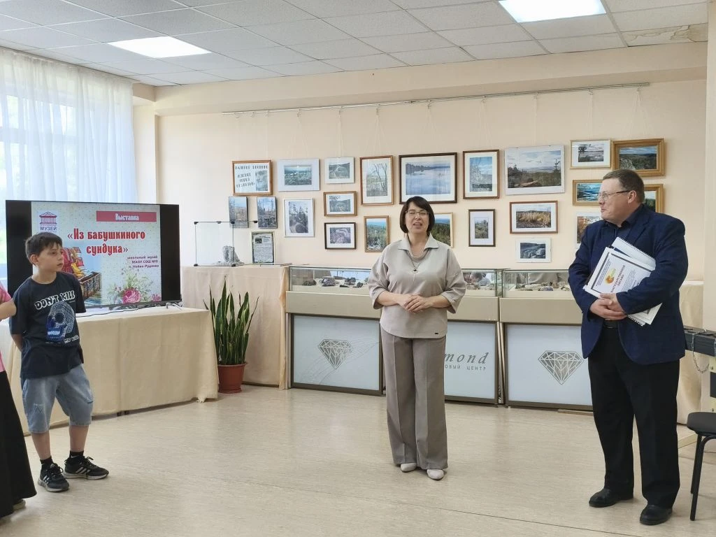 В Историко‑краеведческом музее г. Кировград открылась экспозиция «Из бабушкиного сундука».

Школьный