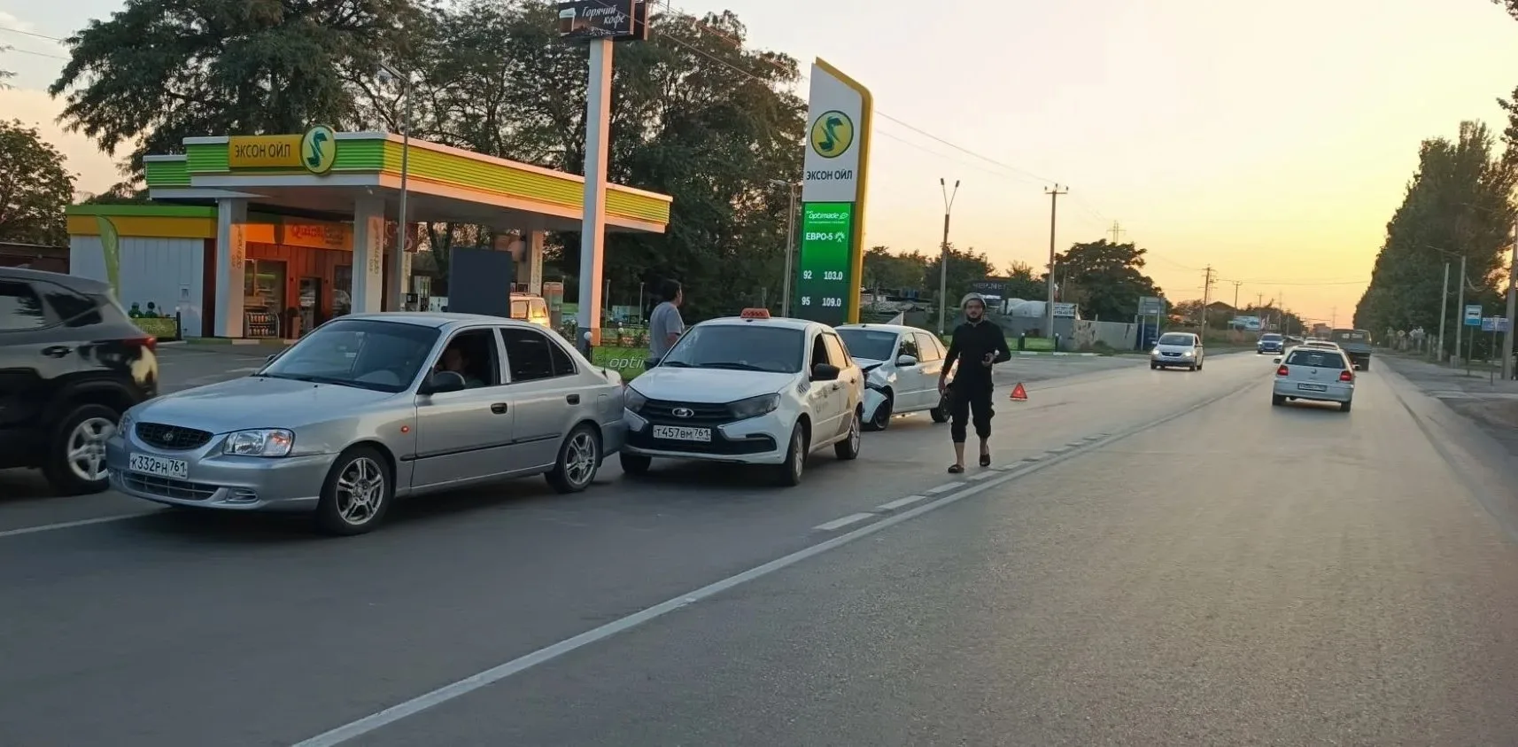 🚨 🚔 ‼ Тройное ДТП вечером в минувшую пятницу на Мариупольском шоссе напротив АЗС Эксо...