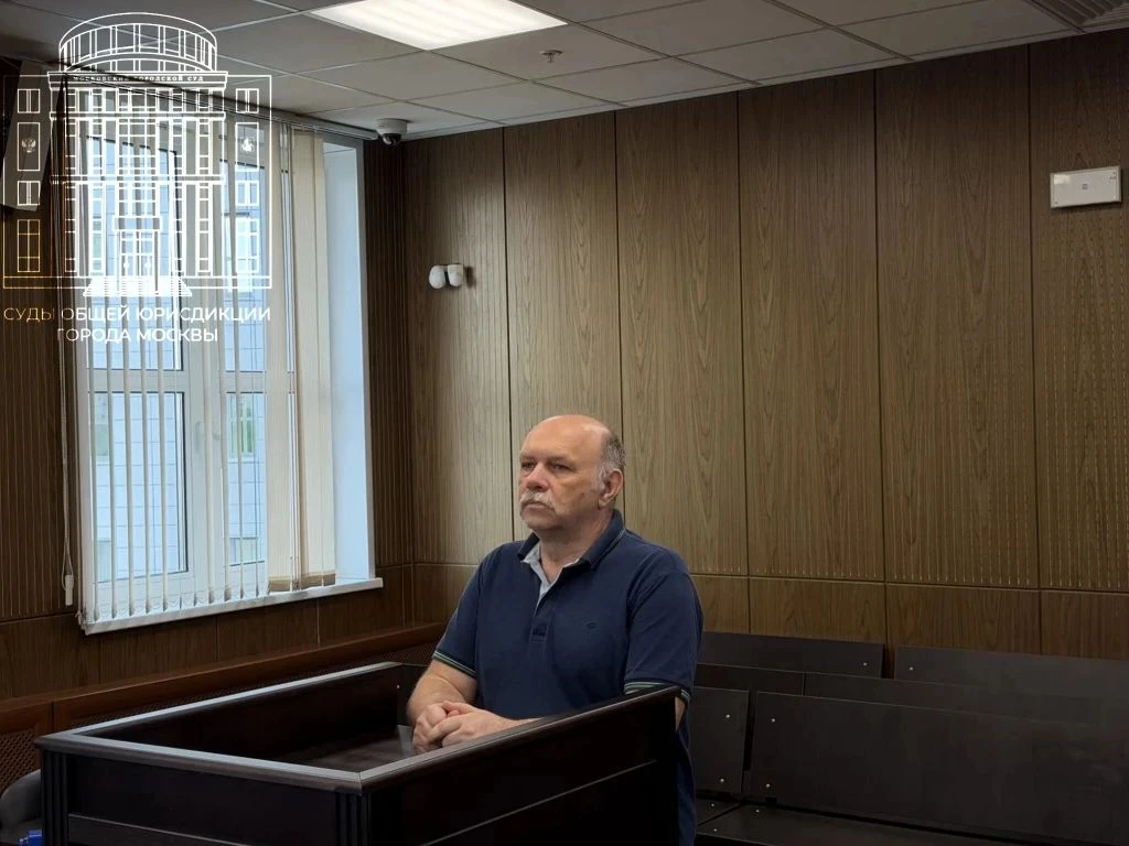 Столичный суд поместил под арест сотрудника Большого театра, бросившего дымовую шашку в...