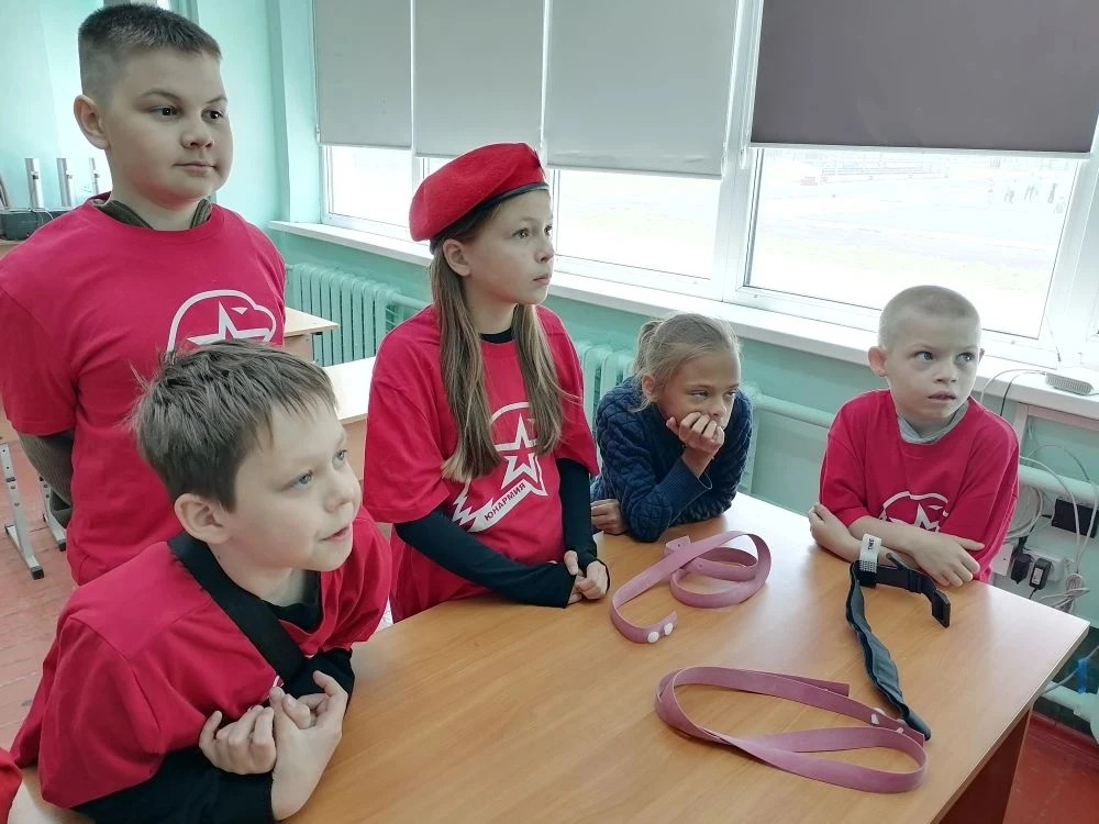 Прошел еще один увлекательный день в профильной смене "Юнармия - зарница".  Участники смены с увлече