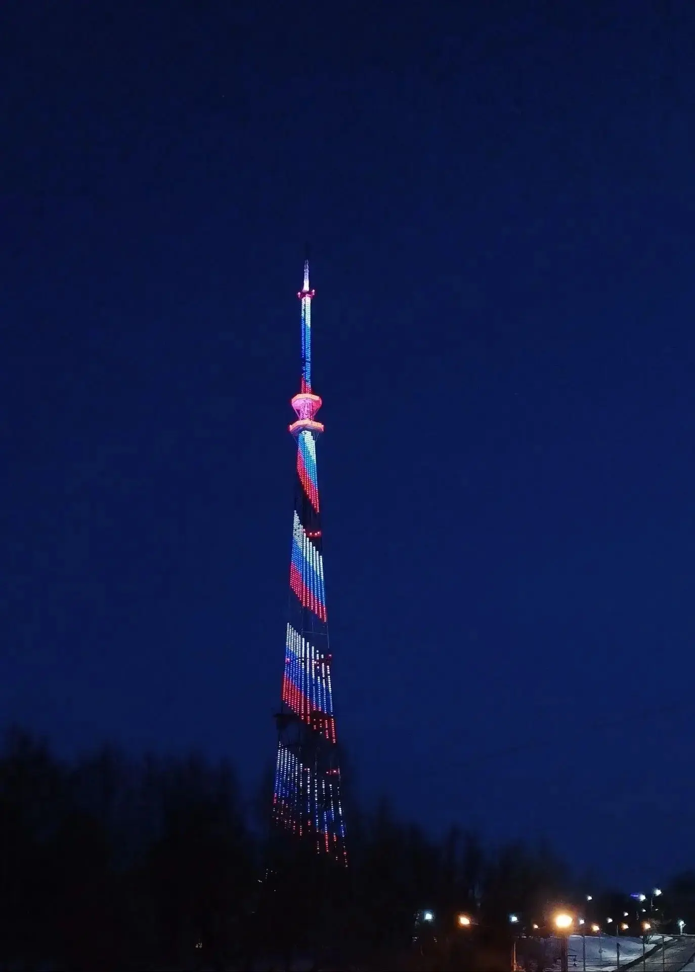 Телебашня в Омске включит подсветку в День государственного флага Российской Федерации ...